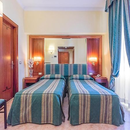 Raeli Hotel Lux Roma Esterno foto