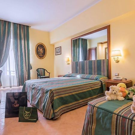 Raeli Hotel Lux Roma Esterno foto