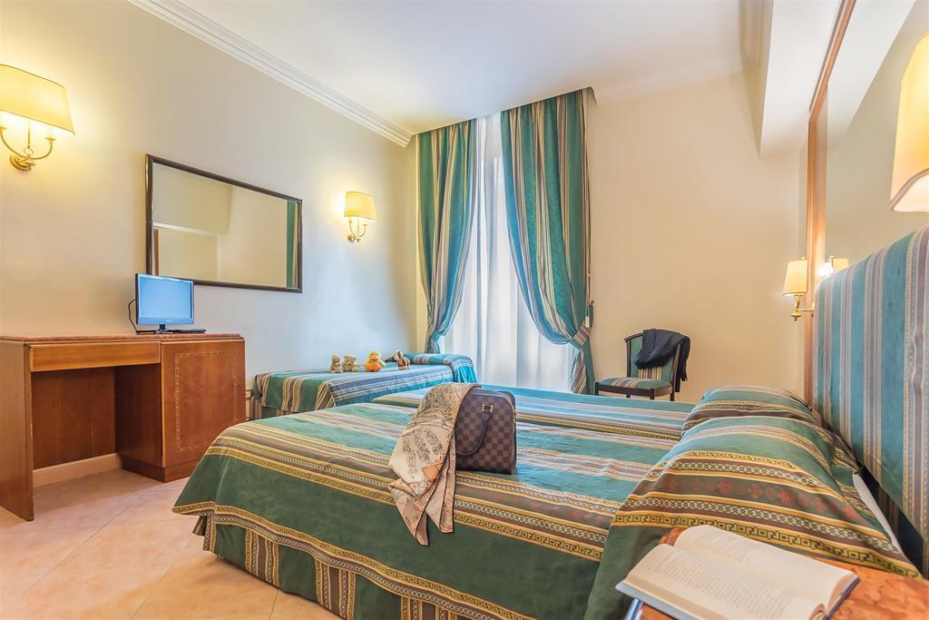 Raeli Hotel Lux Roma Esterno foto