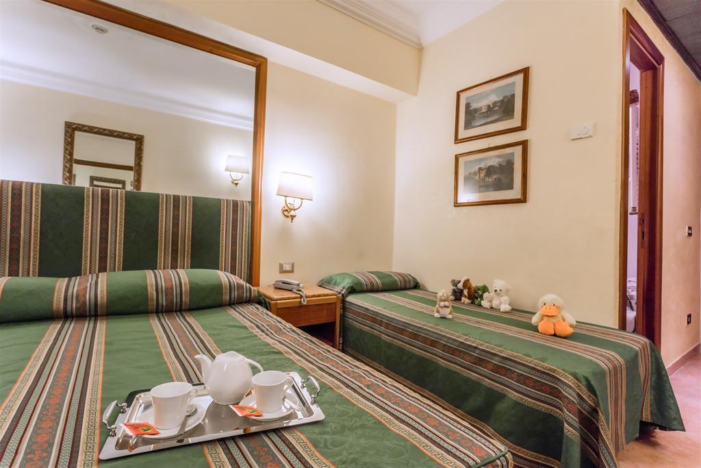 Raeli Hotel Lux Roma Esterno foto