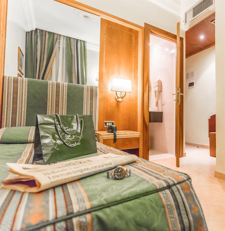 Raeli Hotel Lux Roma Esterno foto