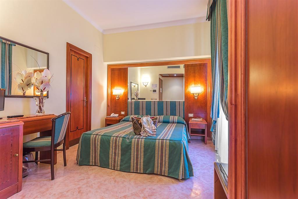 Raeli Hotel Lux Roma Esterno foto
