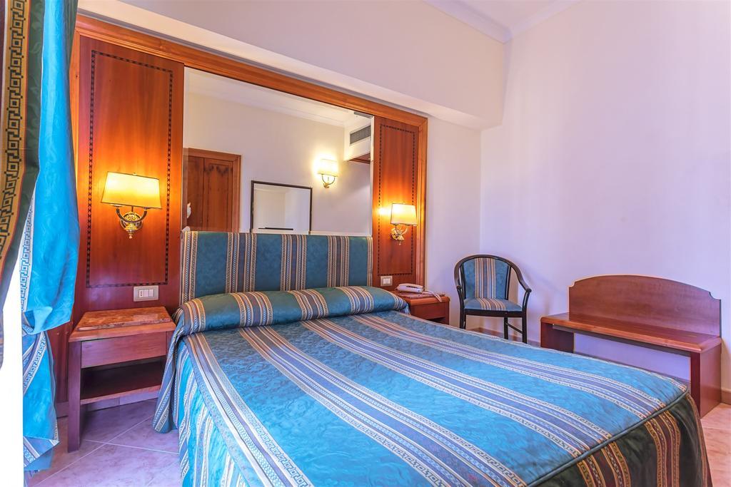 Raeli Hotel Lux Roma Esterno foto