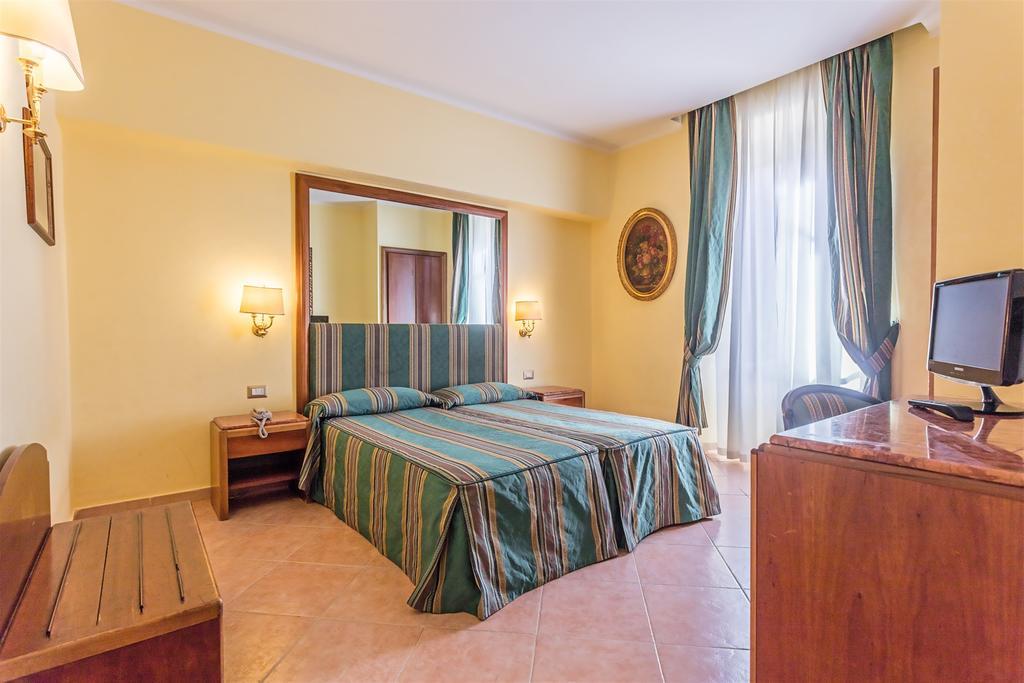 Raeli Hotel Lux Roma Esterno foto