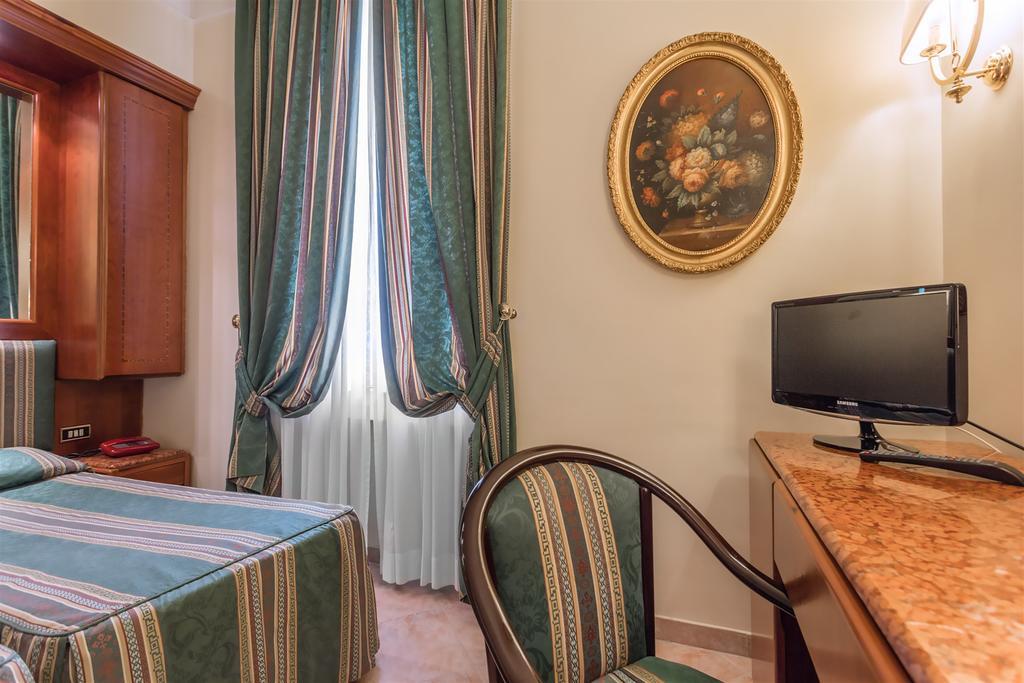 Raeli Hotel Lux Roma Esterno foto