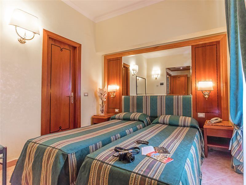 Raeli Hotel Lux Roma Esterno foto