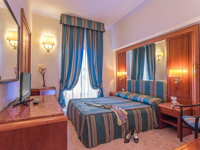 Raeli Hotel Lux Roma Esterno foto