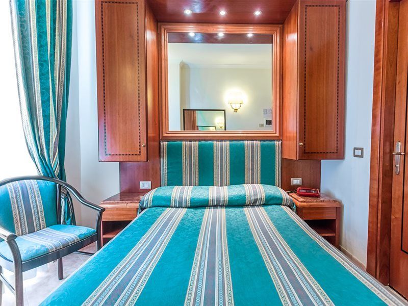 Raeli Hotel Lux Roma Esterno foto