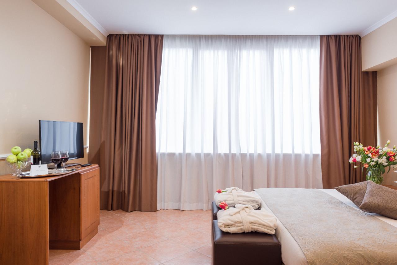Raeli Hotel Lux Roma Esterno foto