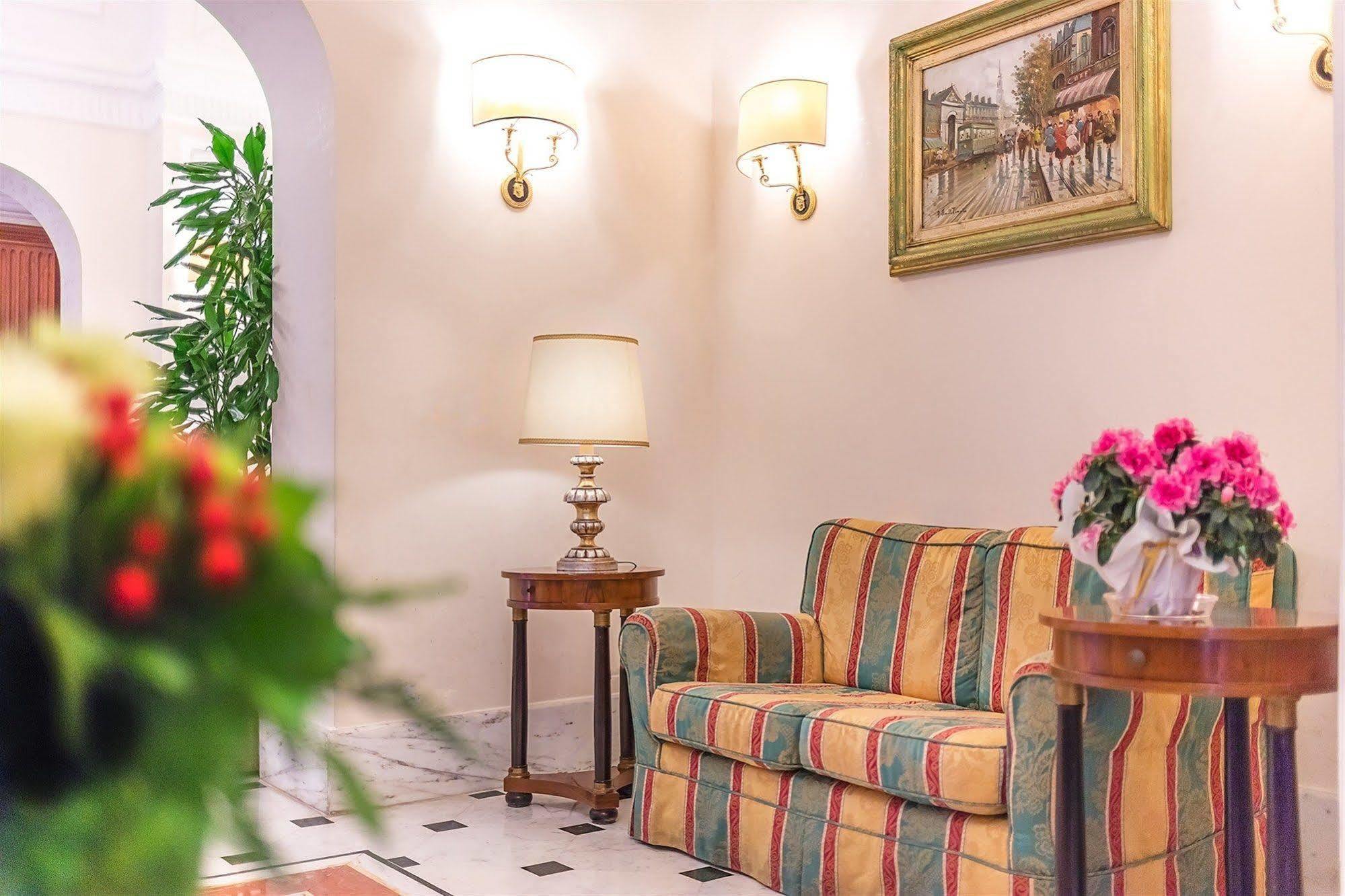 Raeli Hotel Lux Roma Esterno foto