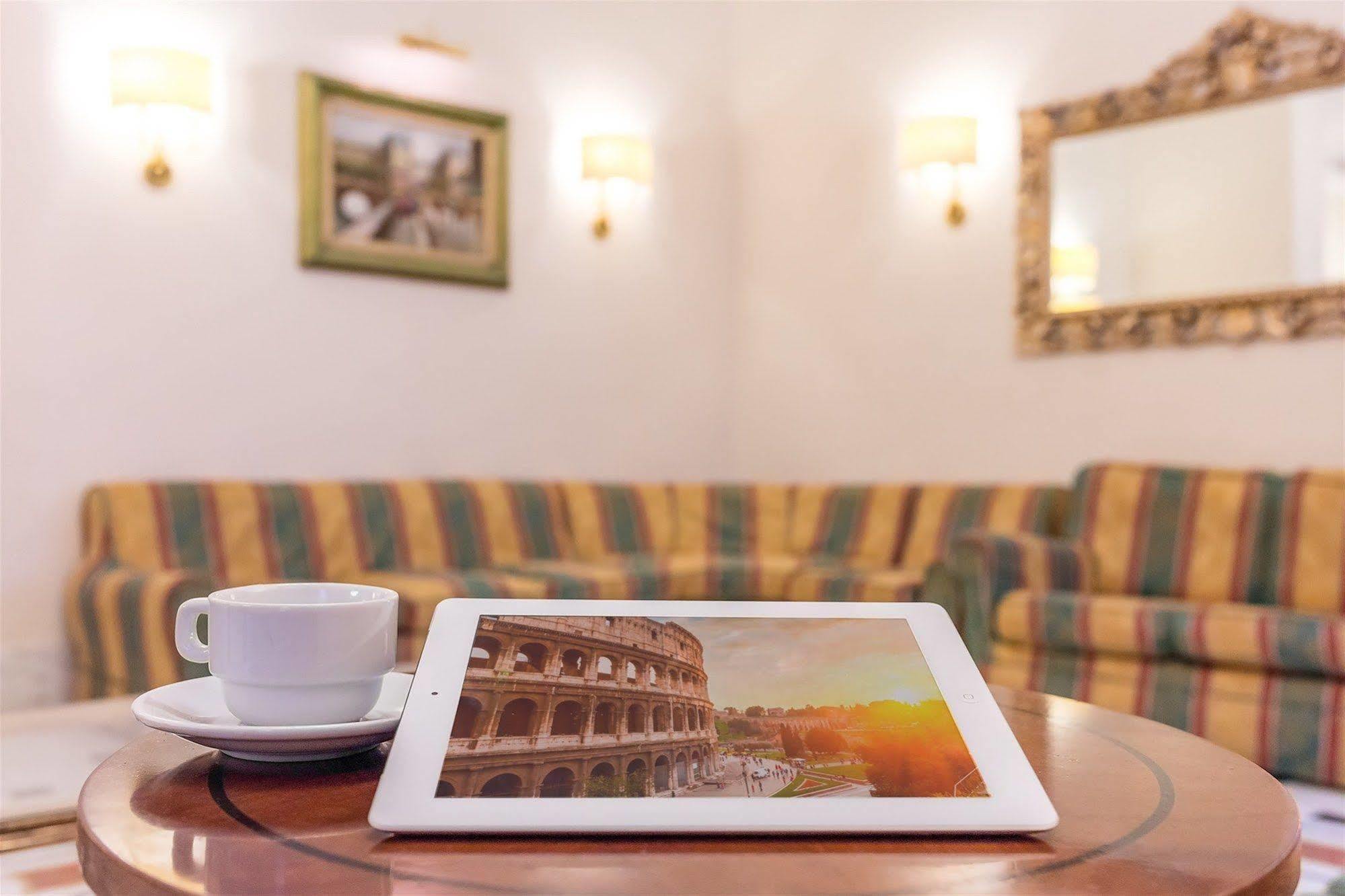 Raeli Hotel Lux Roma Esterno foto