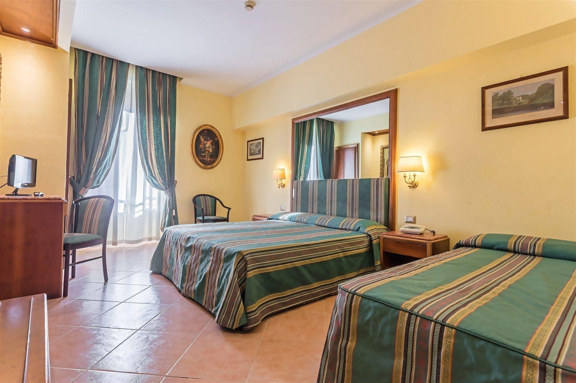 Raeli Hotel Lux Roma Esterno foto