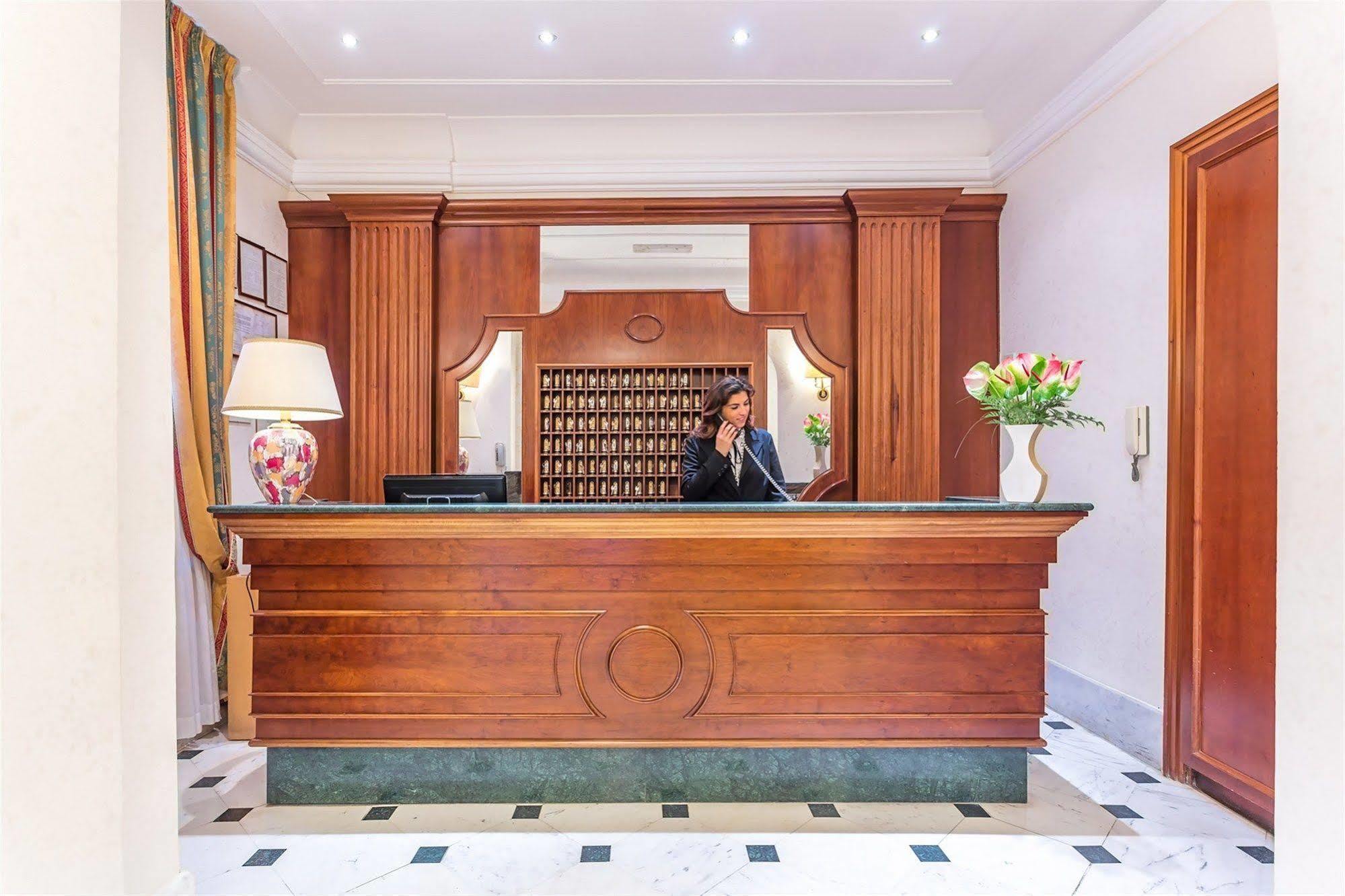 Raeli Hotel Lux Roma Esterno foto