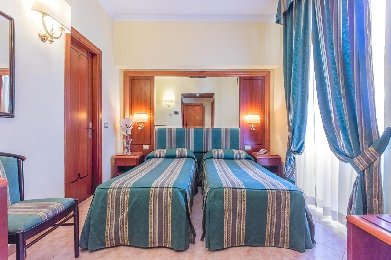 Raeli Hotel Lux Roma Esterno foto
