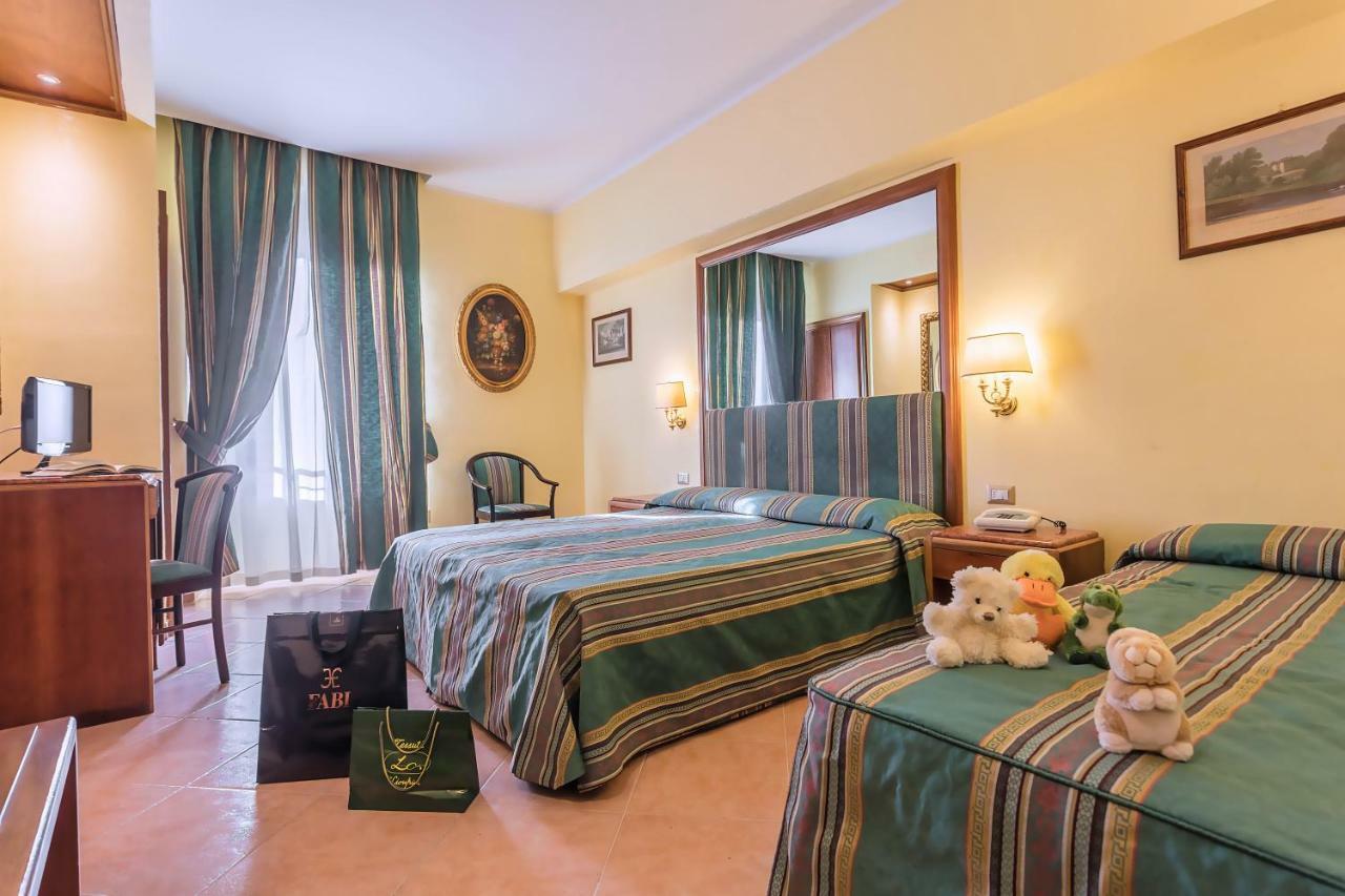 Raeli Hotel Lux Roma Esterno foto