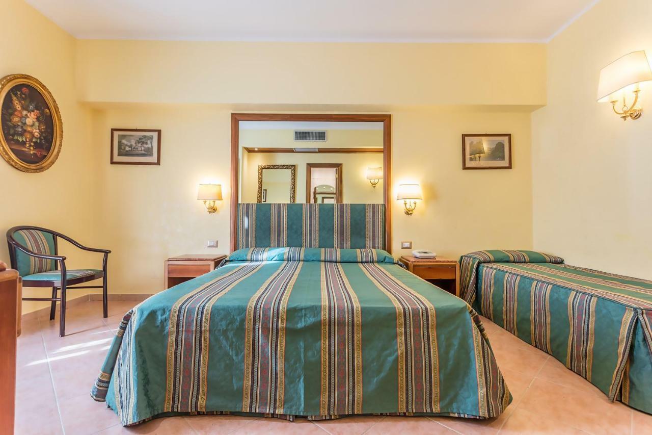 Raeli Hotel Lux Roma Esterno foto
