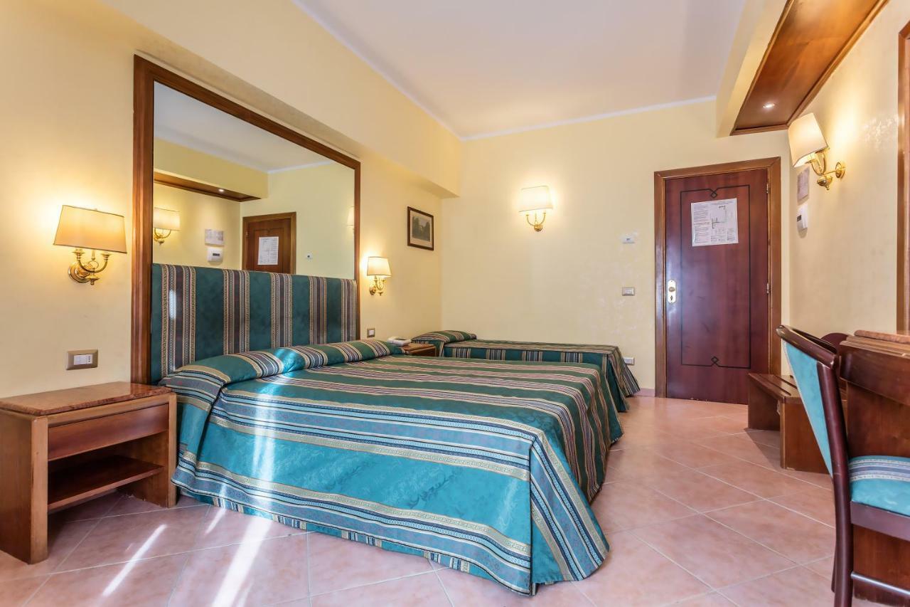 Raeli Hotel Lux Roma Esterno foto